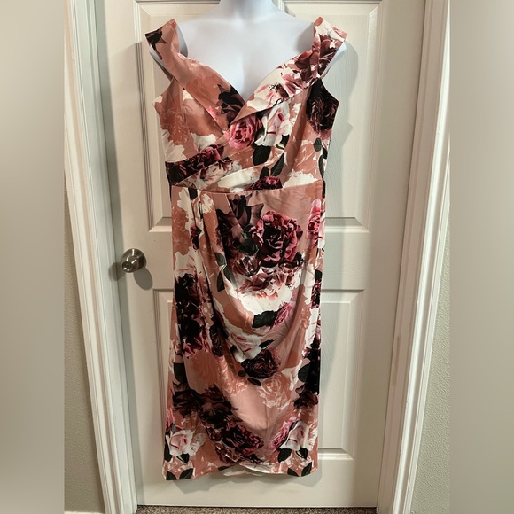 Pink Floral Off the Shoulder Maxi Dress - Picture 4 of 12